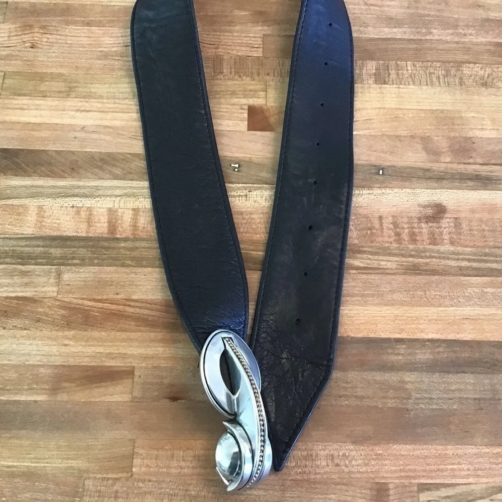 Fahrenheit NY vintage pewter buckle black leather belt. Connie Bates. 39…
